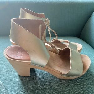 Metallic Bryr Hannah-Spanish (?) Clog - Size 40